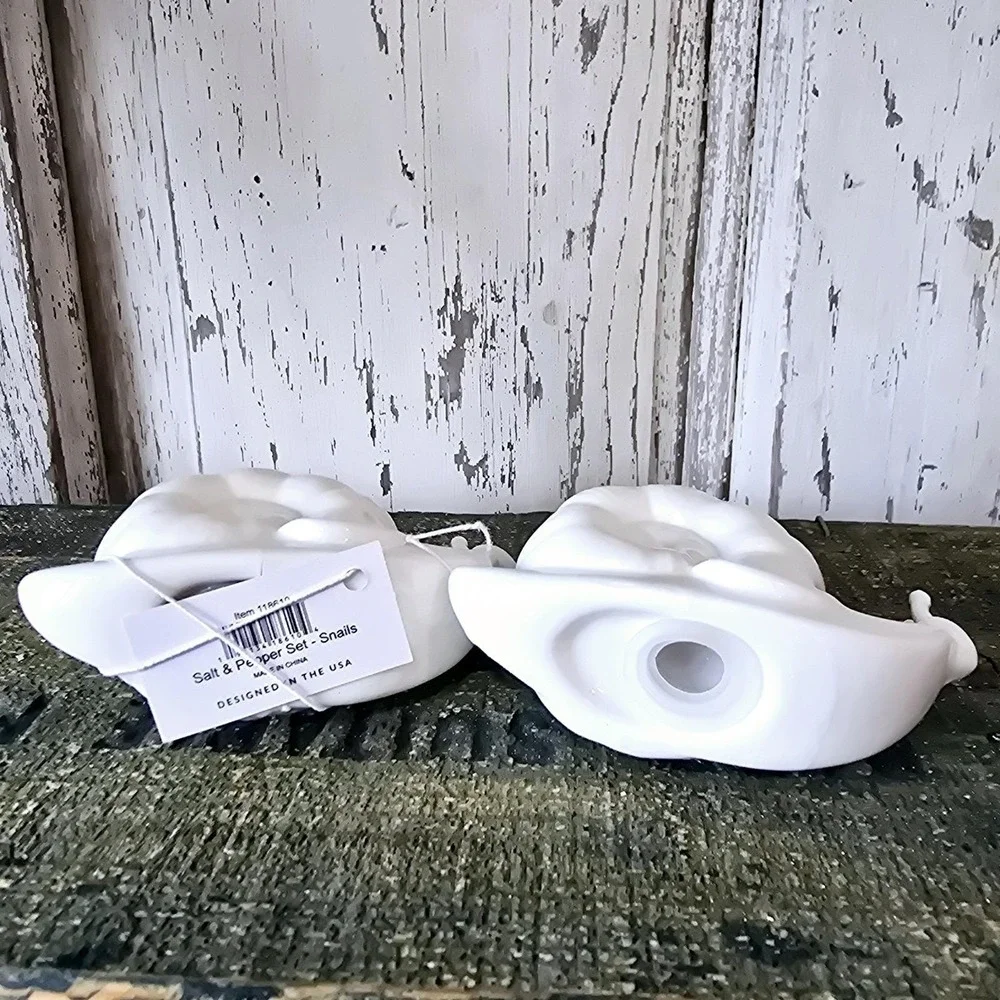Ceramic Snail Figurines – White Salt & Pepper Shakers Set‎ or Home Décor